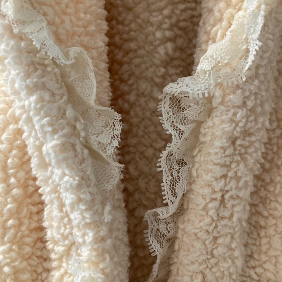 Fancy Ruffled Robe! - Picture 6 of 14